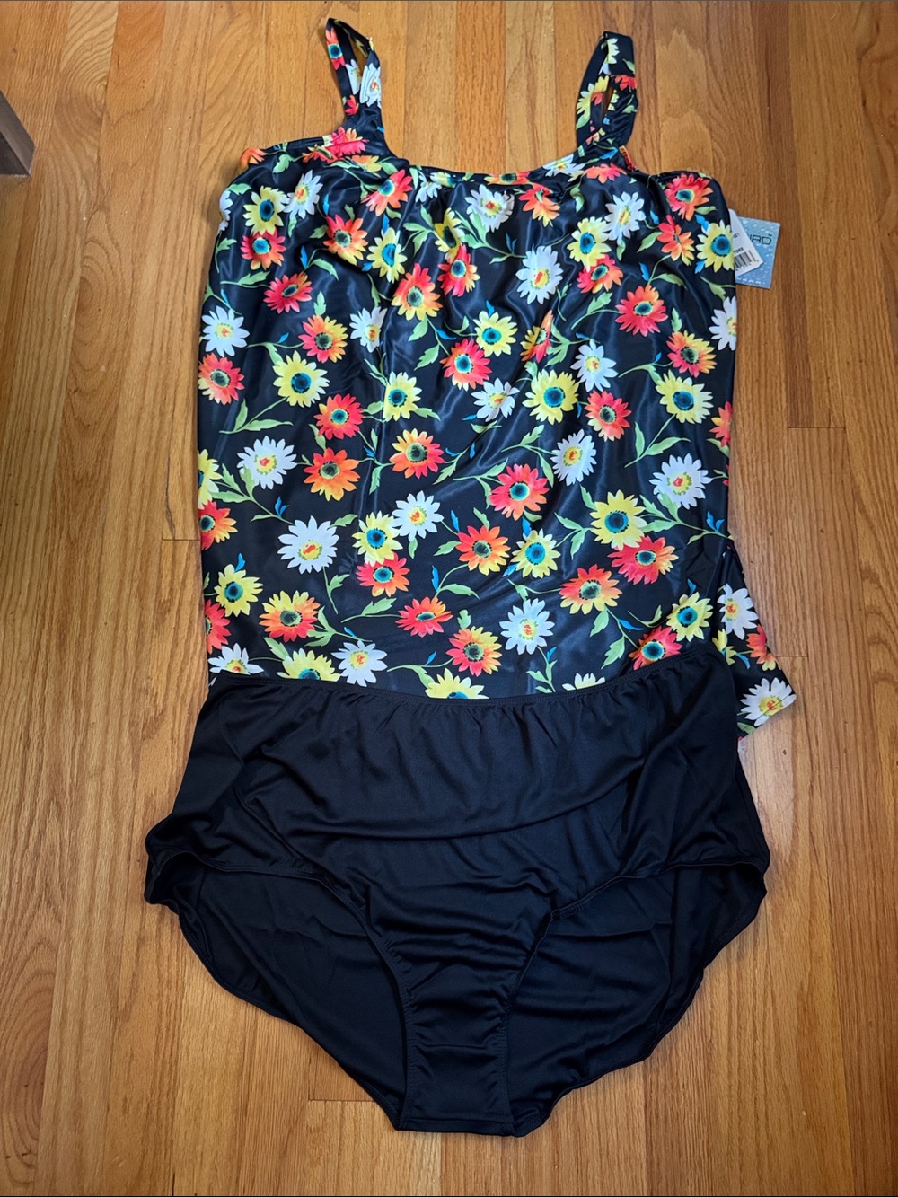 Women’s Sunbird Black Floral two Piece Swimsuit Sz 28W NWT
